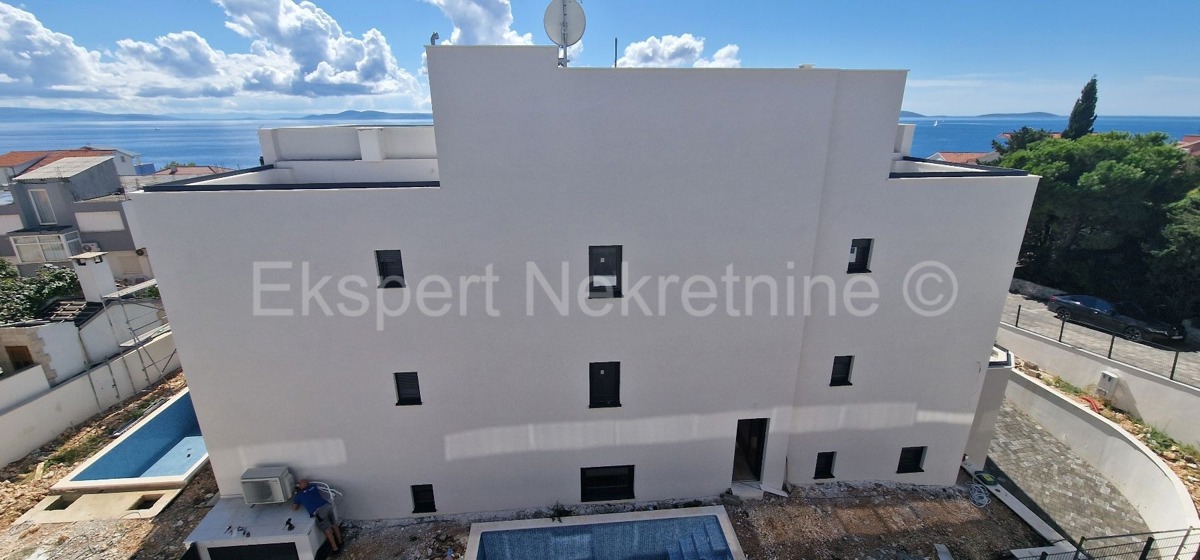 Ciovo, District G, 2-bedroom apartment 89 m2 + 132 m2 garden + swimming pool 15m2