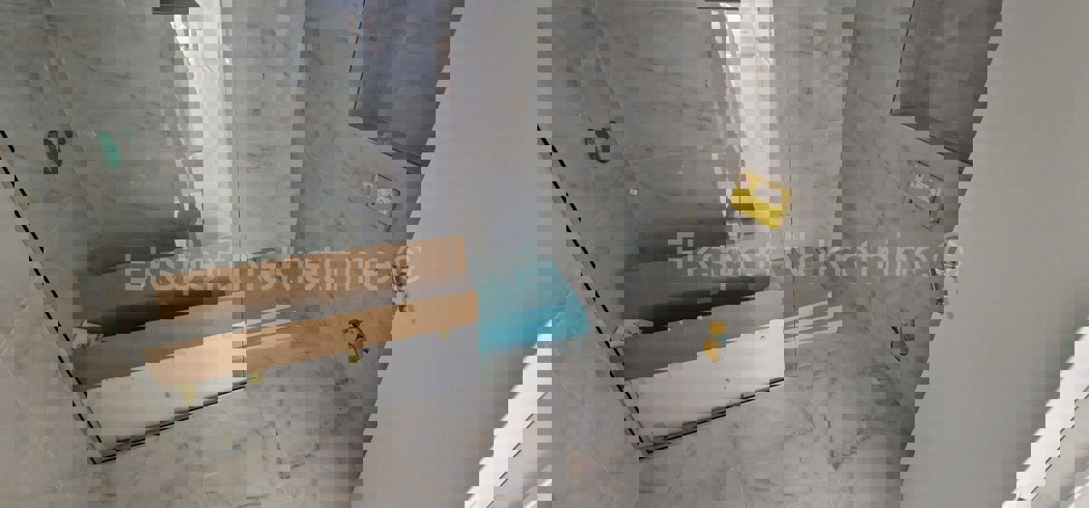 Ciovo, District G, 2-bedroom apartment 89 m2 + 132 m2 garden + swimming pool 15m2