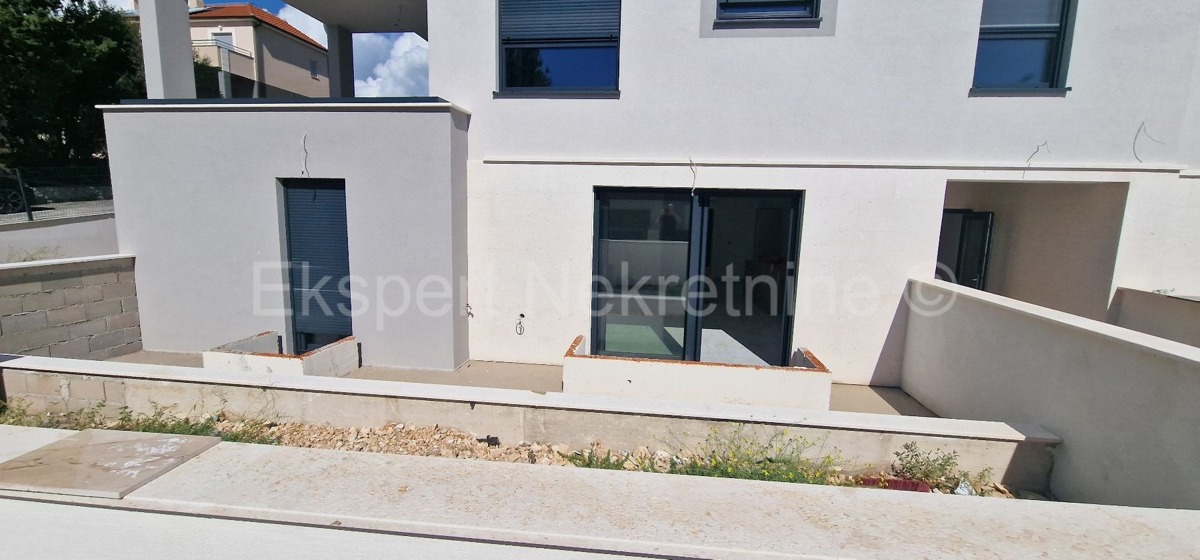 Ciovo, District G, 2-bedroom apartment 89 m2 + 132 m2 garden + swimming pool 15m2