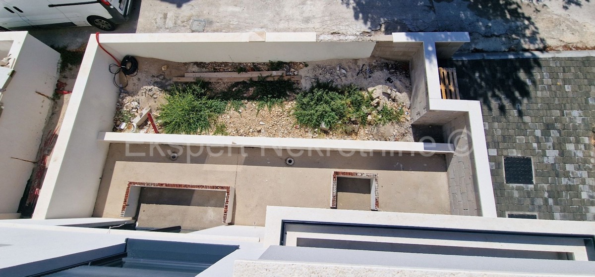 Ciovo, District G, 2-bedroom apartment 89 m2 + 132 m2 garden + swimming pool 15m2