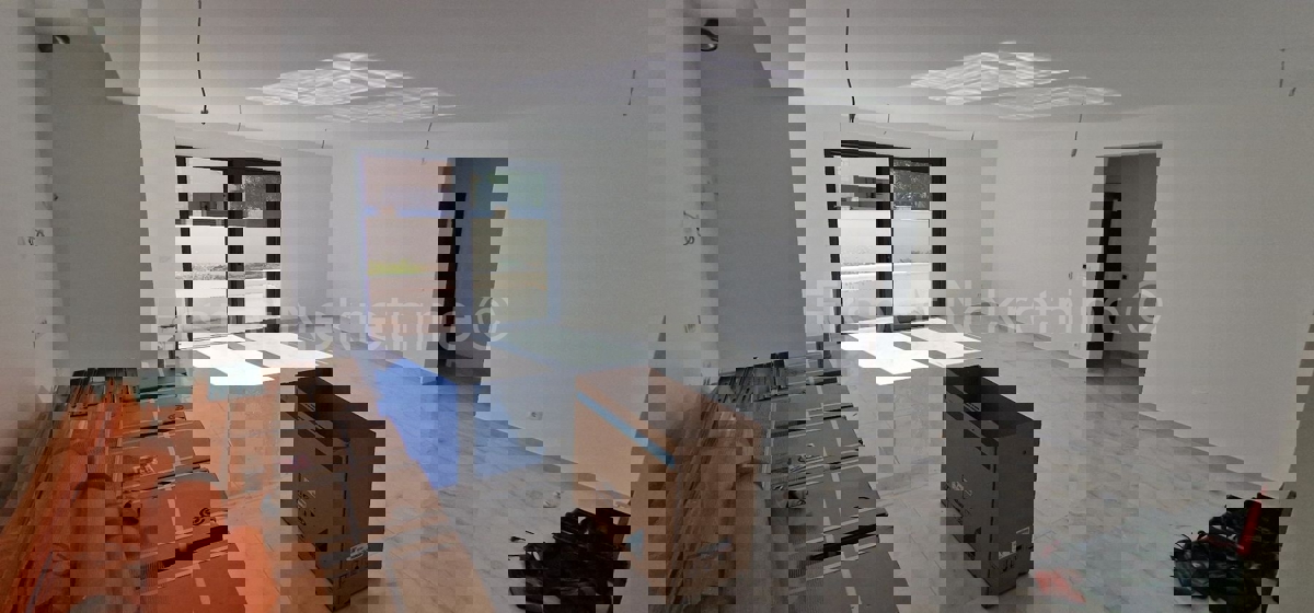 Ciovo, District G, 2-bedroom apartment 89 m2 + 132 m2 garden + swimming pool 15m2