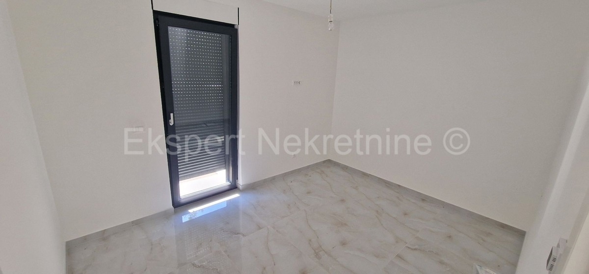 Ciovo, District G, 2-bedroom apartment 89 m2 + 132 m2 garden + swimming pool 15m2