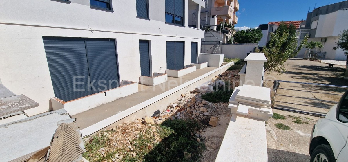 Ciovo, District G, 2-bedroom apartment 89 m2 + 132 m2 garden + swimming pool 15m2