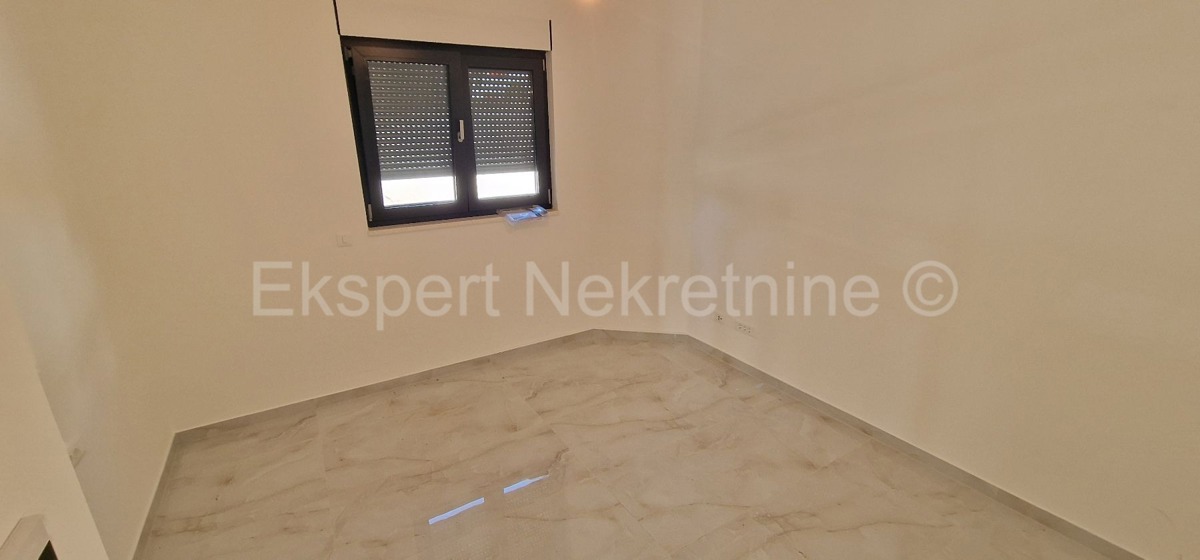 Ciovo, District G, 2-bedroom apartment 89 m2 + 132 m2 garden + swimming pool 15m2