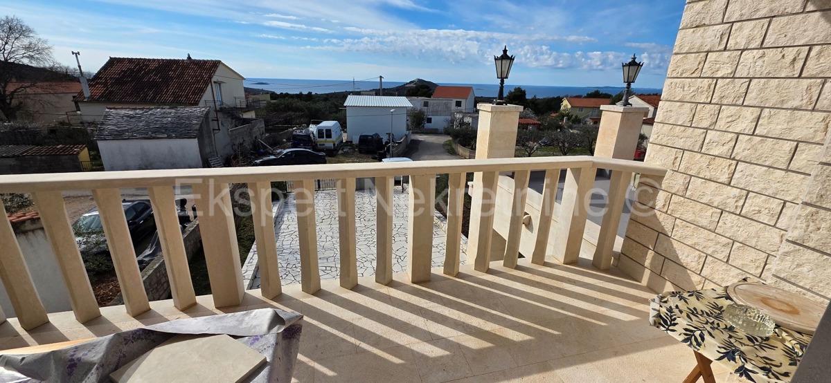 Primošten, Supljak, detached house 400 m2 with large basement and 2 apartments