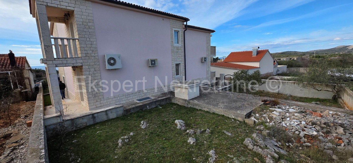 Primošten, Supljak, detached house 400 m2 with large basement and 2 apartments