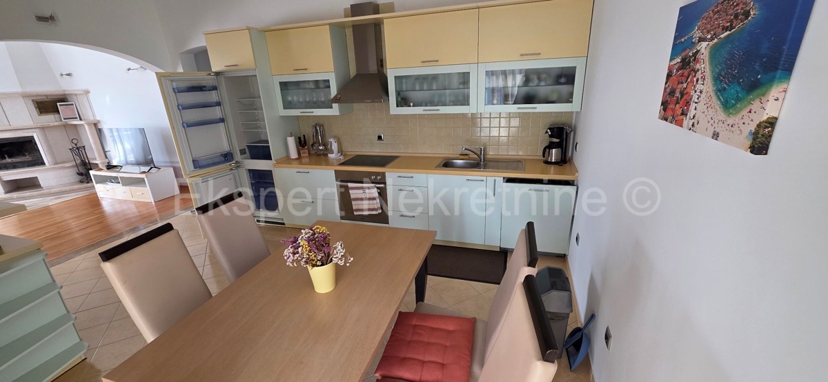 Primošten, Supljak, detached house 400 m2 with large basement and 2 apartments