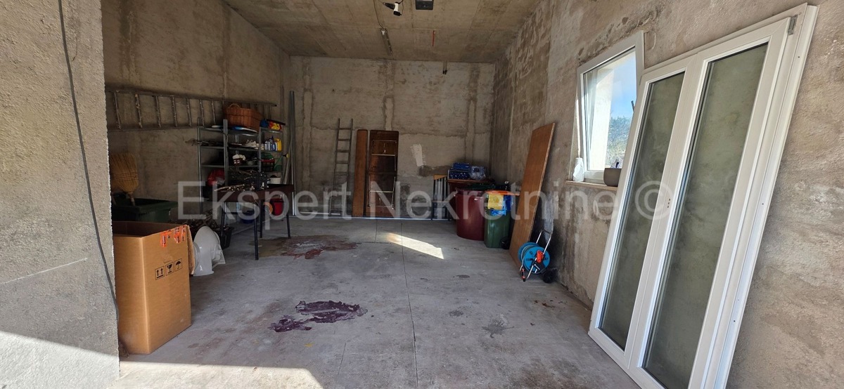 Primošten, Supljak, detached house 400 m2 with large basement and 2 apartments