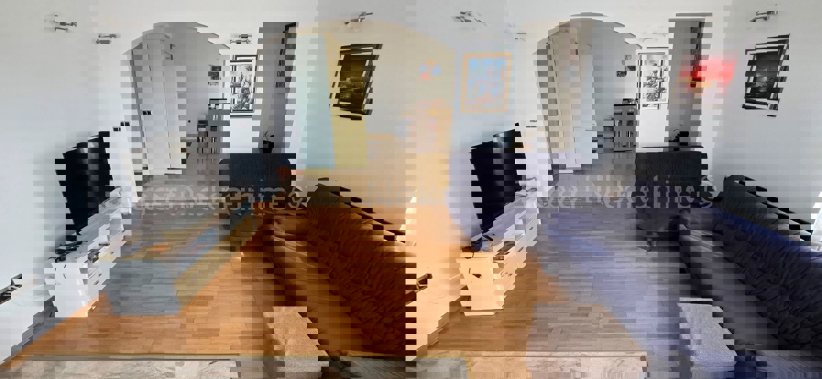 Primošten, casa indipendente 225 m2 con 4 unità abitative