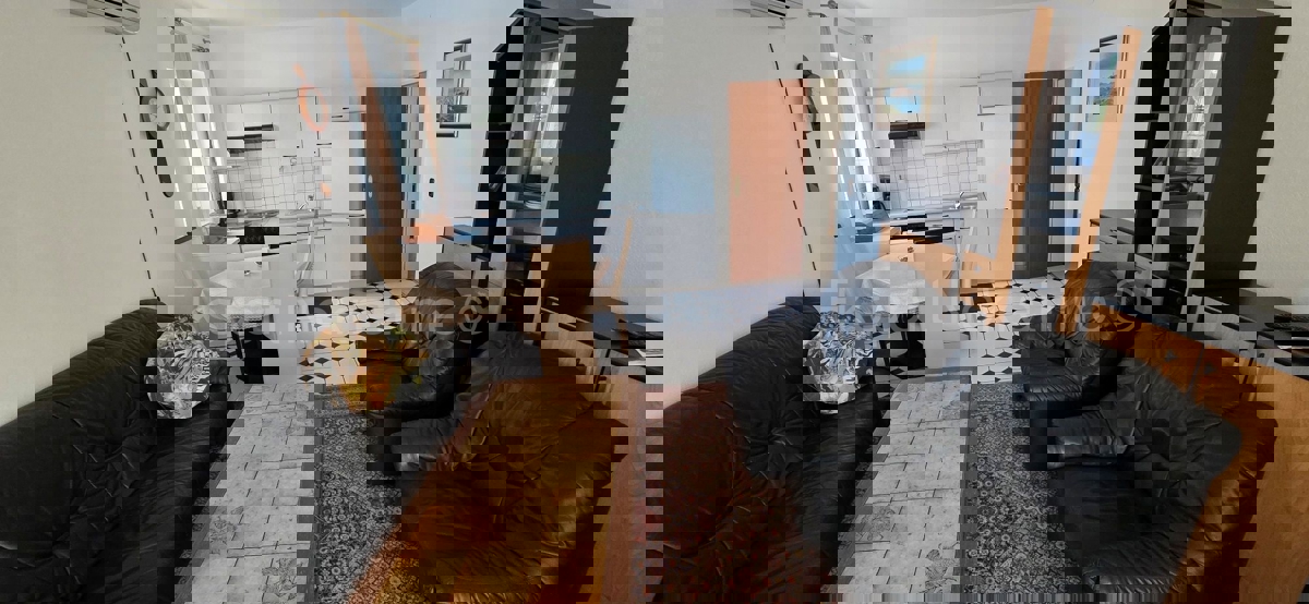 Primošten, casa indipendente 225 m2 con 4 unità abitative