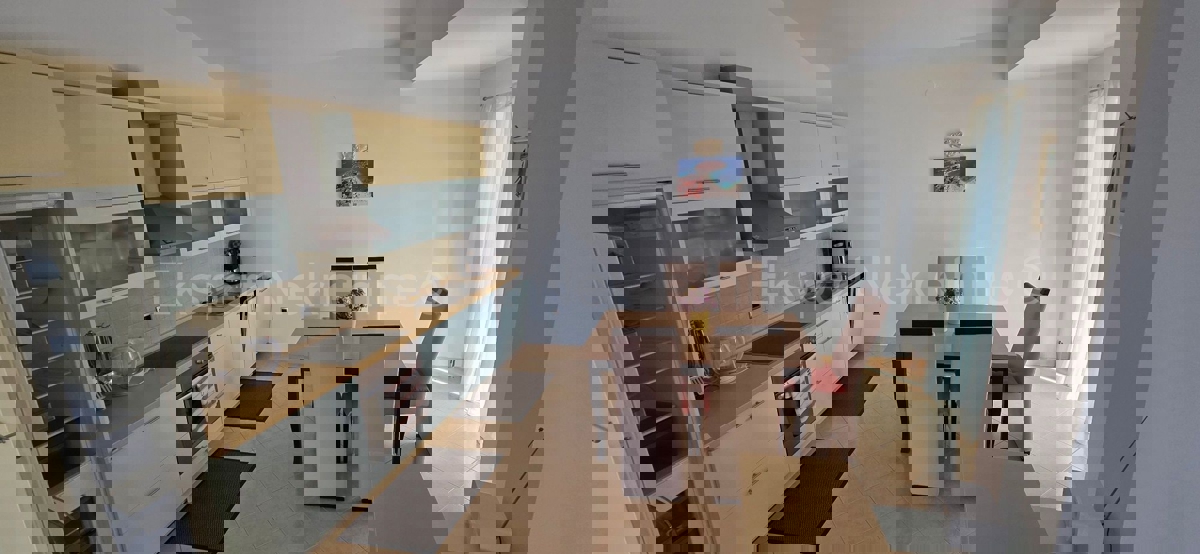 Primošten, casa indipendente 225 m2 con 4 unità abitative