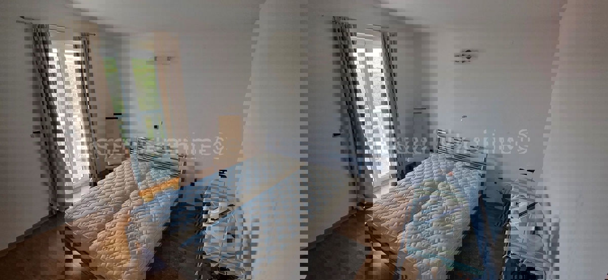 Primošten, casa indipendente 225 m2 con 4 unità abitative