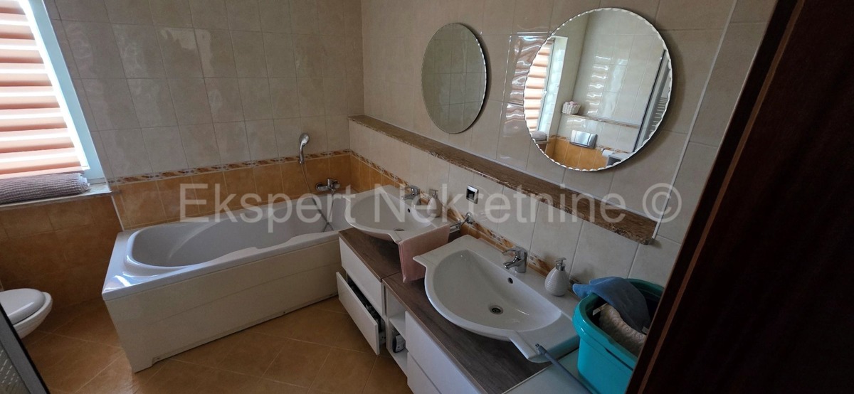 Primošten, Supljak, detached house 400 m2 with large basement and 2 apartments