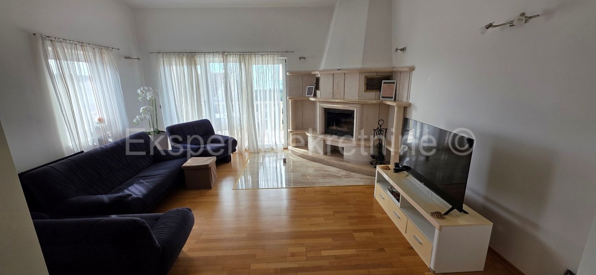 Primošten, Supljak, detached house 400 m2 with large basement and 2 apartments