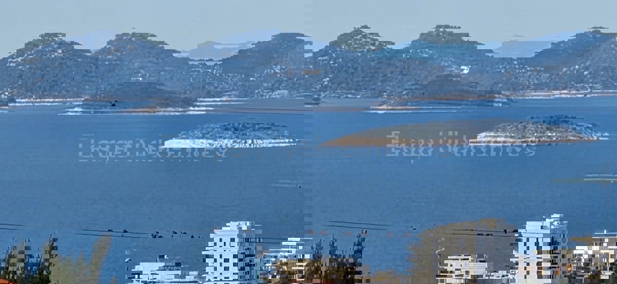 Primošten, casa indipendente 225 m2 con 4 unità abitative