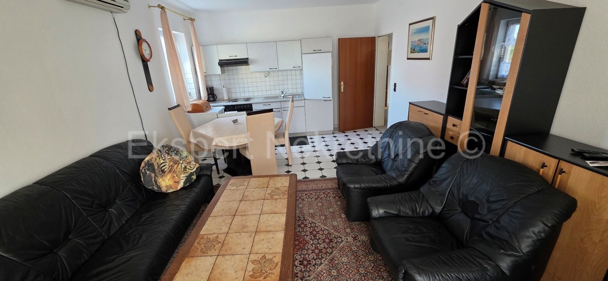 Primošten, Supljak, detached house 400 m2 with large basement and 2 apartments