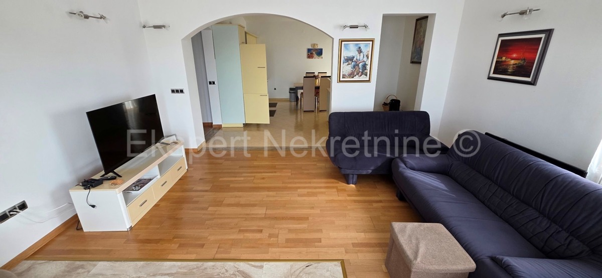 Primošten, Supljak, detached house 400 m2 with large basement and 2 apartments