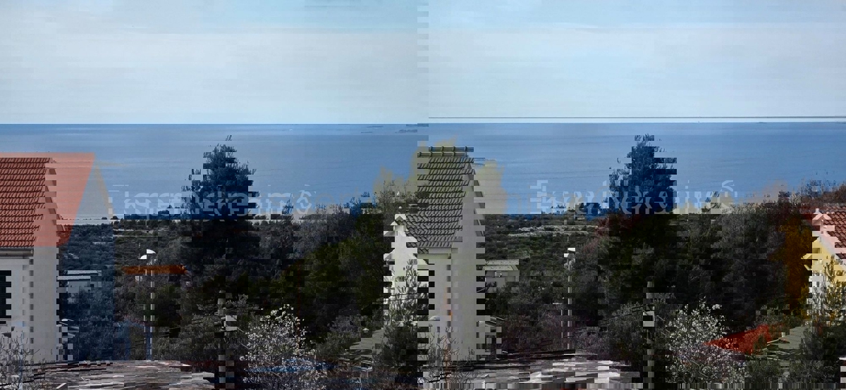 Primošten, casa indipendente 225 m2 con 4 unità abitative