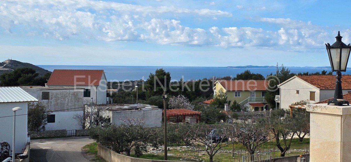 Primošten, Supljak, detached house 400 m2 with large basement and 2 apartments