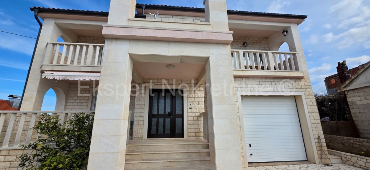 Primošten, Supljak, detached house 400 m2 with large basement and 2 apartments