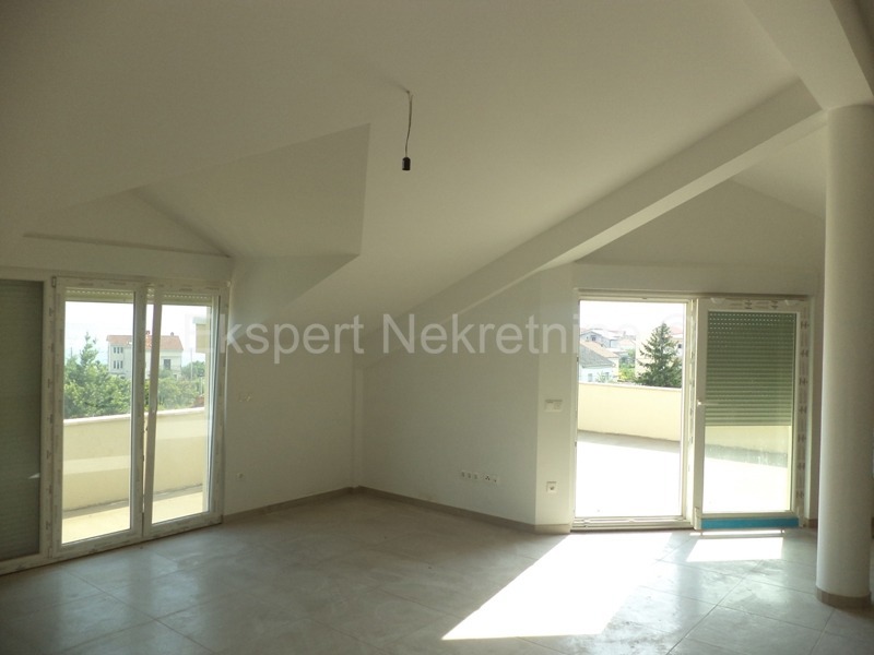 K. Gomilica, confortevole appartamento di 3 locali 230 mq, con ampio terrazzo