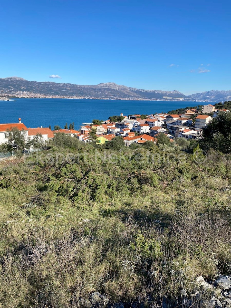 Trogir, Mastrnika, terreno edificabile 3356 m2, vista mare