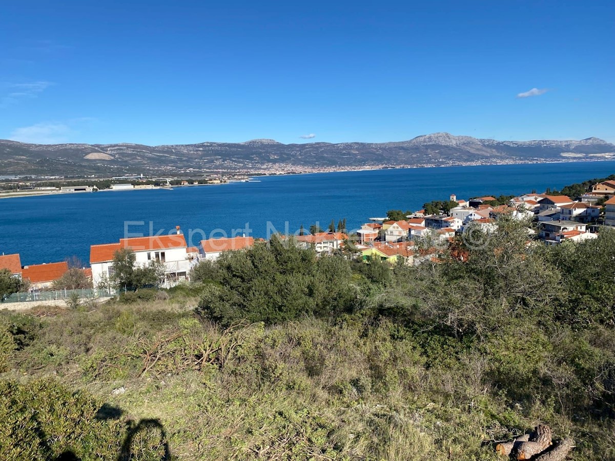 Trogir, Mastrnika, terreno edificabile 3356 m2, vista mare