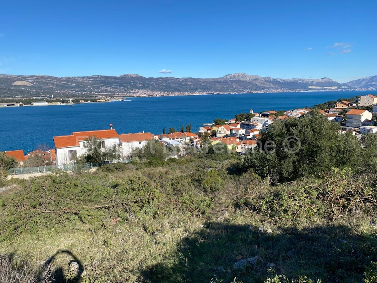 Trogir, Mastrnika, terreno edificabile 3356 m2, vista mare