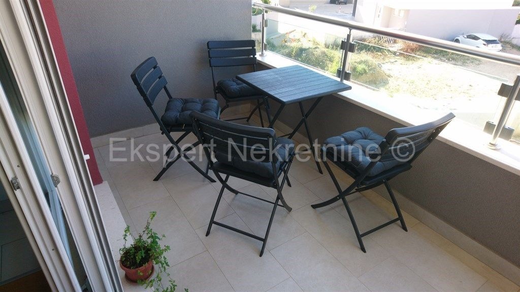 Podstrana, Strožanac, appartamento bilocale 77m2, garage