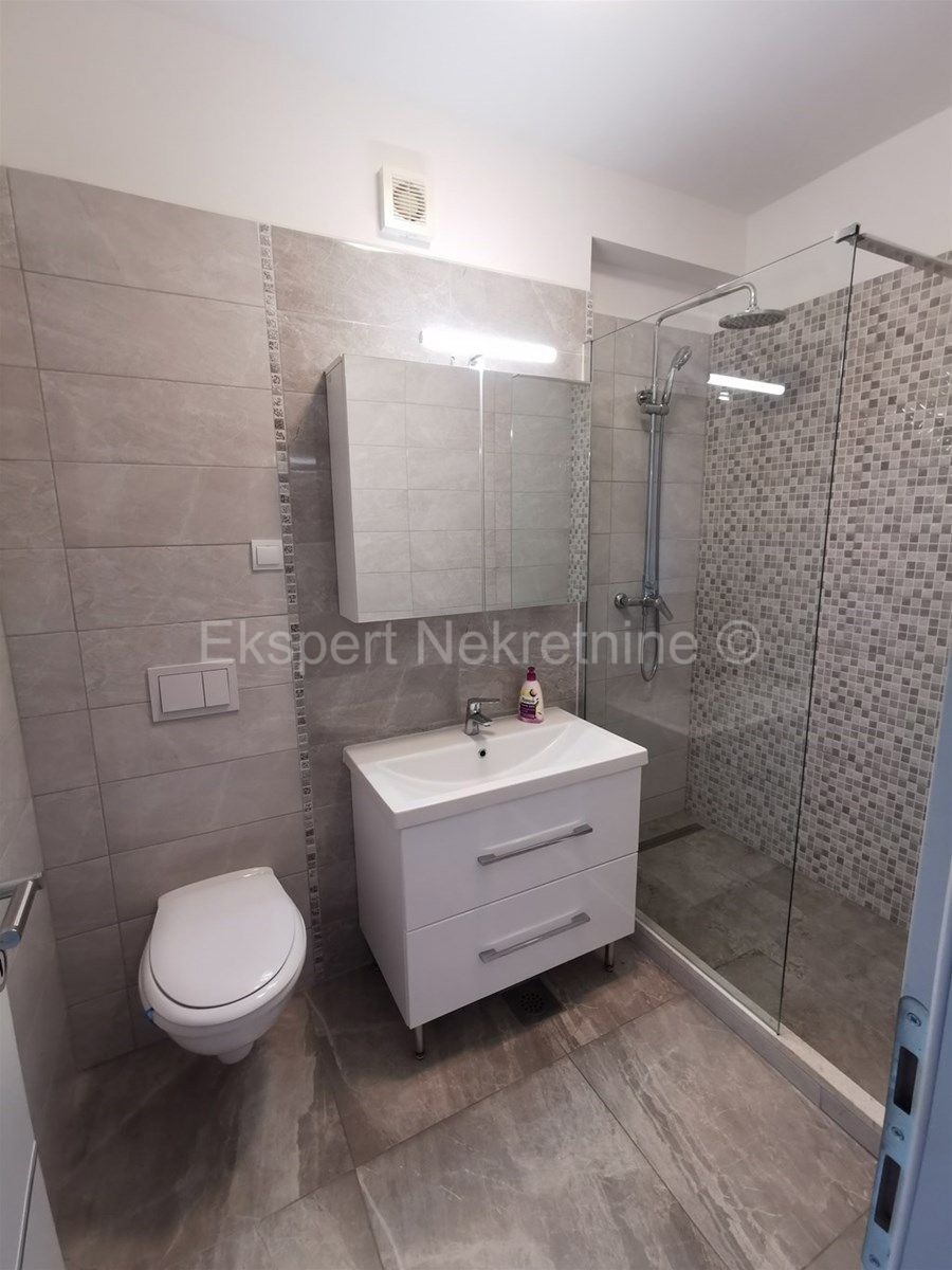 Podstrana, Strožanac, appartamento bilocale 77m2, garage