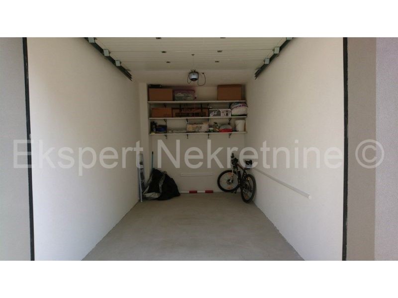 Podstrana, Strožanac, appartamento bilocale 77m2, garage