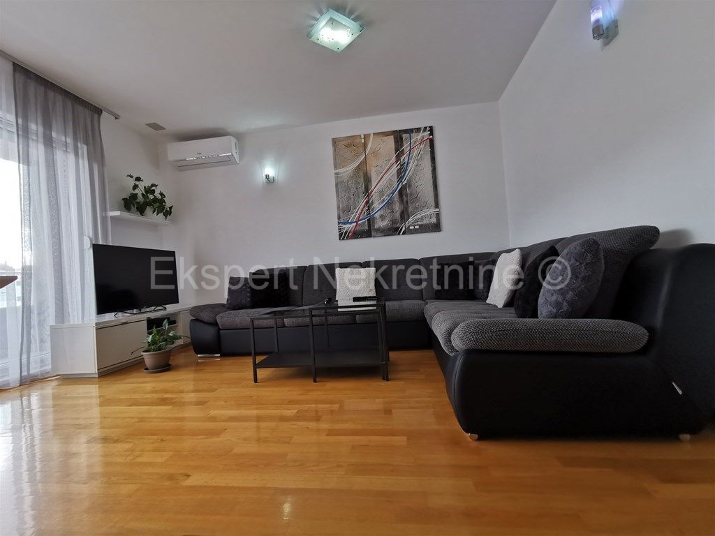 Podstrana, Strožanac, appartamento bilocale 77m2, garage