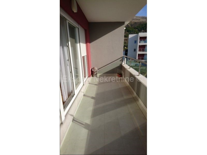 Podstrana, Strožanac, appartamento bilocale 77m2, garage