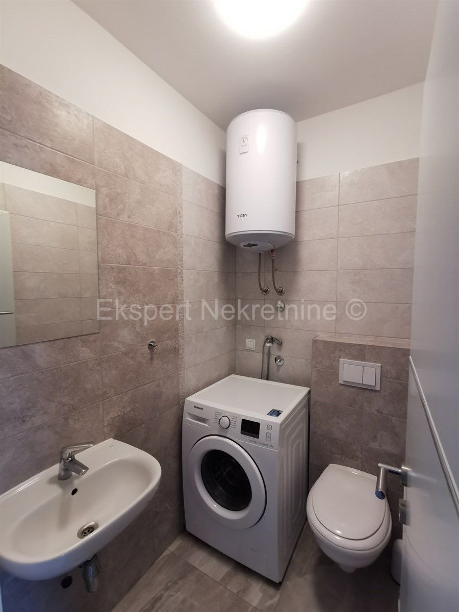 Podstrana, Strožanac, appartamento bilocale 77m2, garage