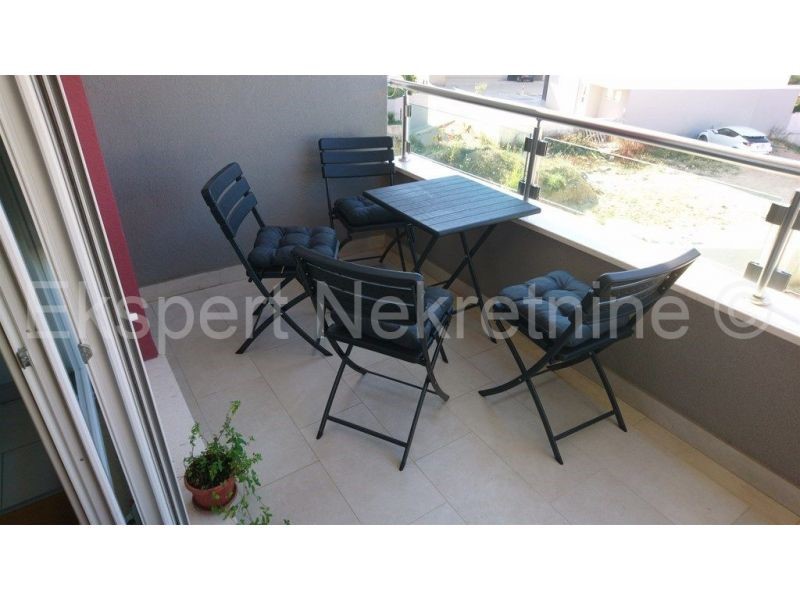 Podstrana, Strožanac, appartamento bilocale 77m2, garage