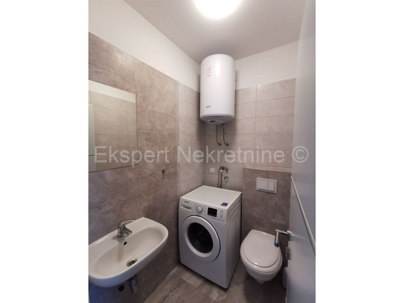 Podstrana, Strožanac, appartamento bilocale 77m2, garage