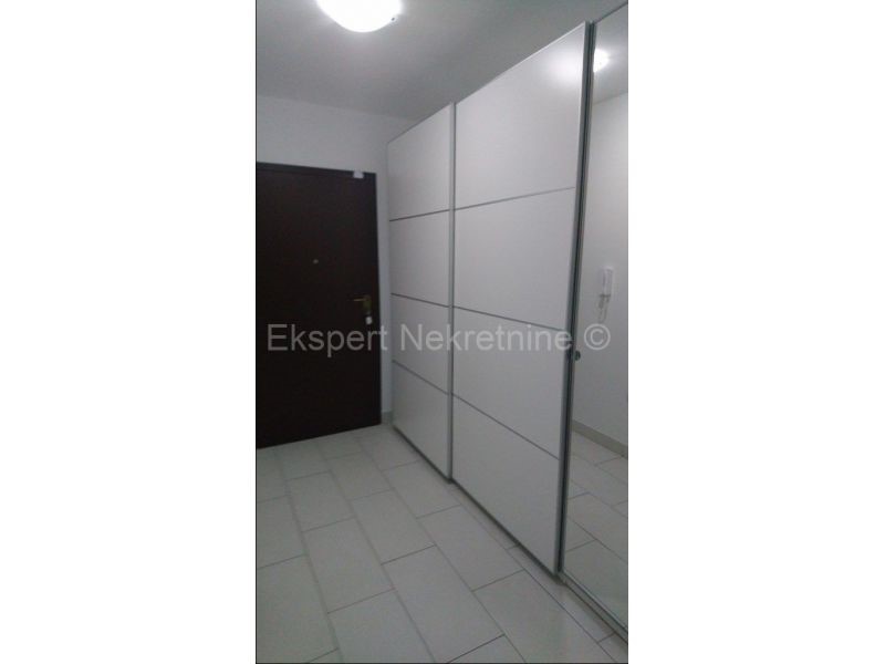 Podstrana, Strožanac, appartamento bilocale 77m2, garage