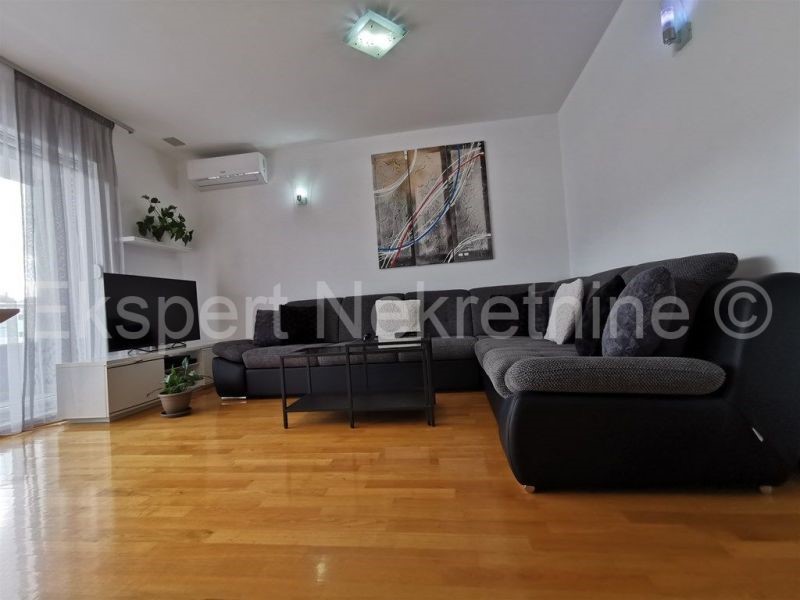 Podstrana, Strožanac, appartamento bilocale 77m2, garage