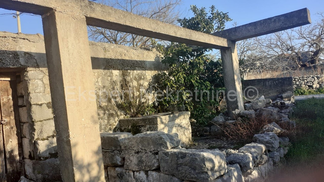 Marina, Vinišće, vecchia casa in pietra di 280 m2 su un terreno di 800 m2