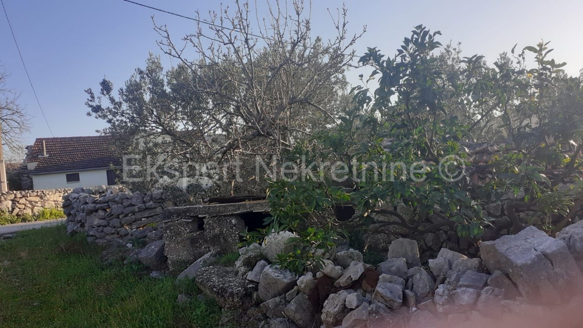 Marina, Vinišće, vecchia casa in pietra di 280 m2 su un terreno di 800 m2