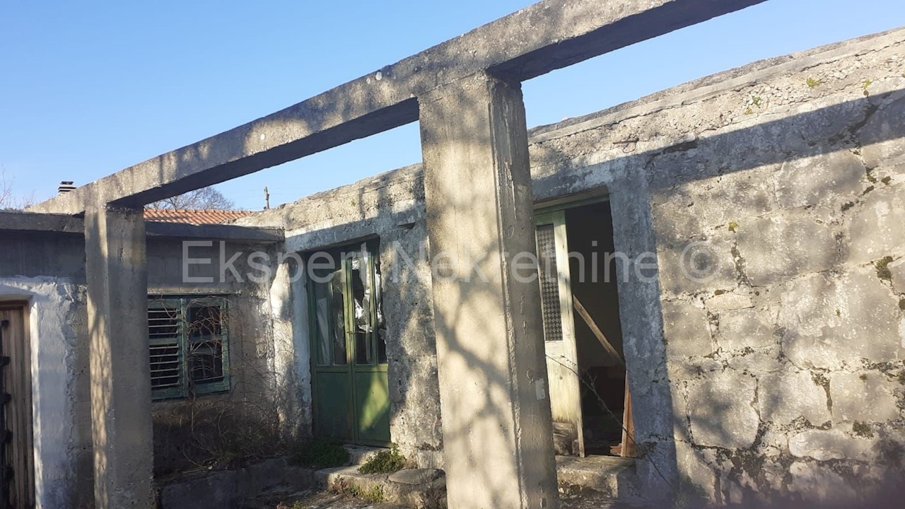 Marina, Vinišće, vecchia casa in pietra di 280 m2 su un terreno di 800 m2