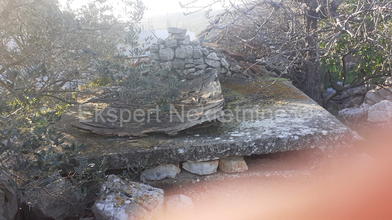 Marina, Vinišće, vecchia casa in pietra di 280 m2 su un terreno di 800 m2