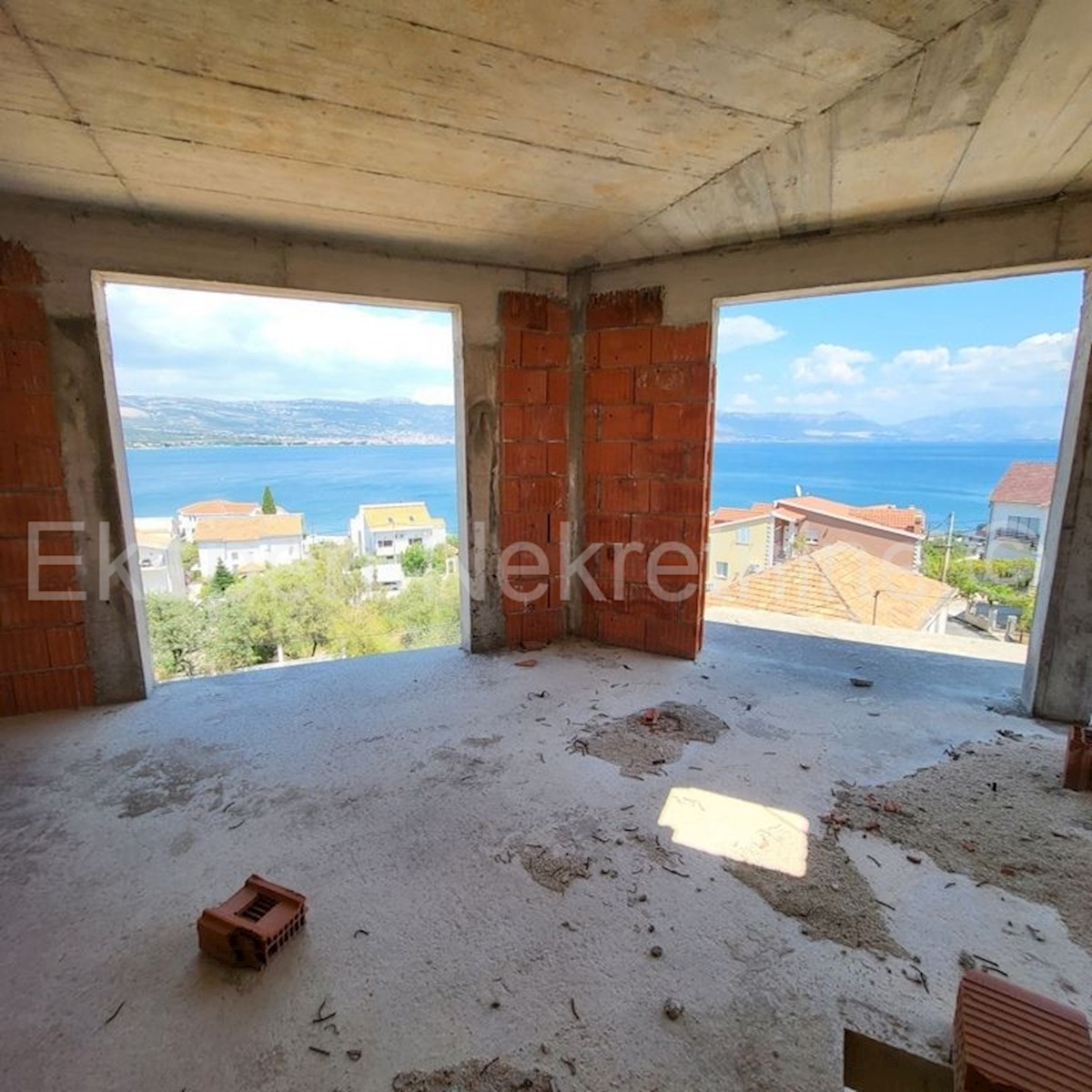 Trogir, Arbanija, casa non finita su 5 piani, 498 m2, vista mare