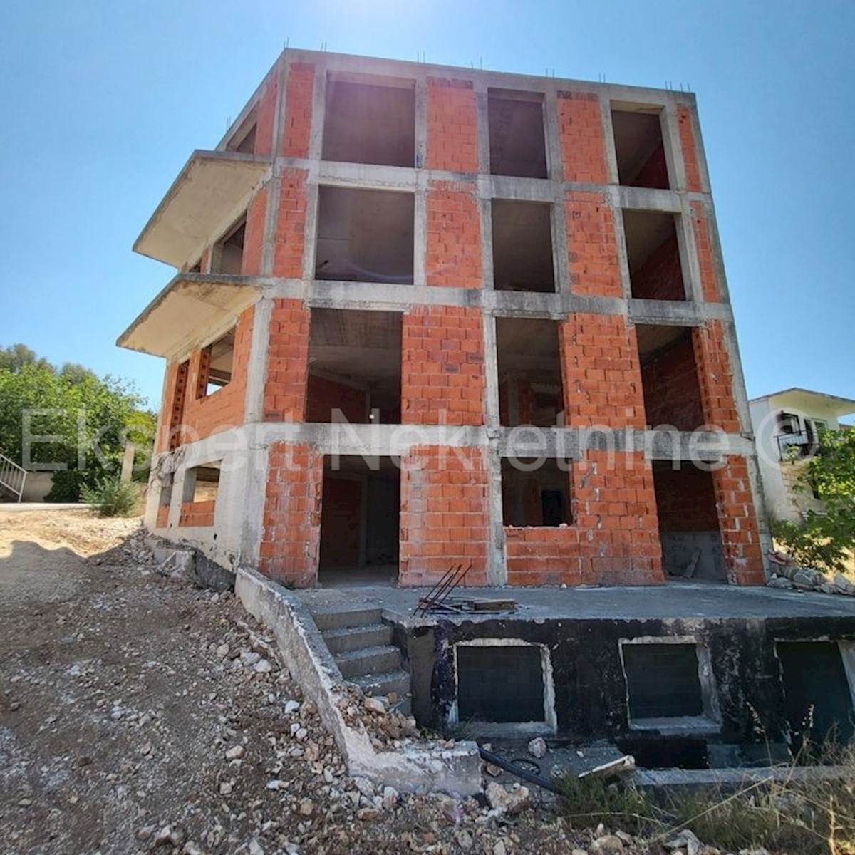 Trogir, Arbanija, casa non finita su 5 piani, 498 m2, vista mare