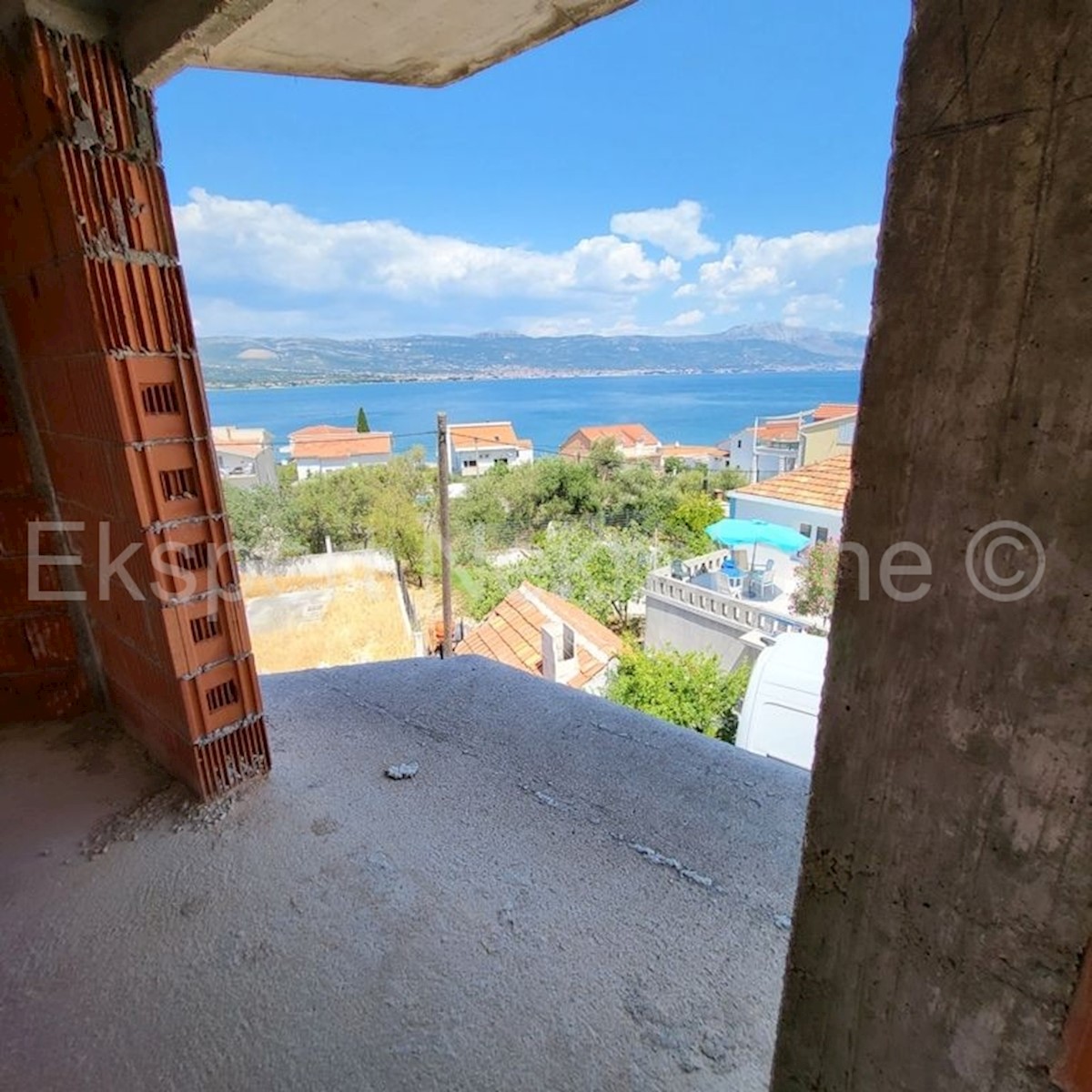 Trogir, Arbanija, casa non finita su 5 piani, 498 m2, vista mare