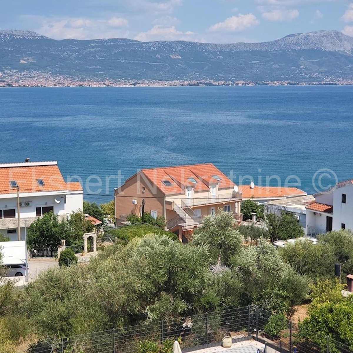 Trogir, Arbanija, casa non finita su 5 piani, 498 m2, vista mare