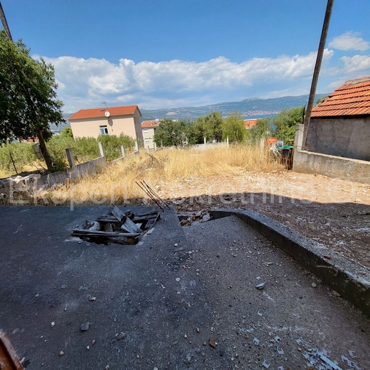 Trogir, Arbanija, casa non finita su 5 piani, 498 m2, vista mare