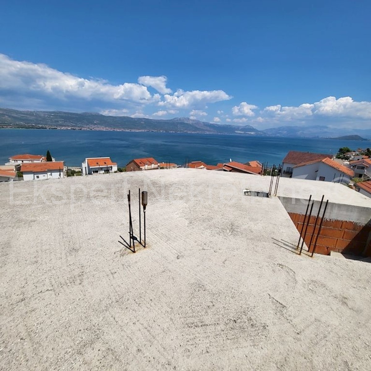 Trogir, Arbanija, casa non finita su 5 piani, 498 m2, vista mare