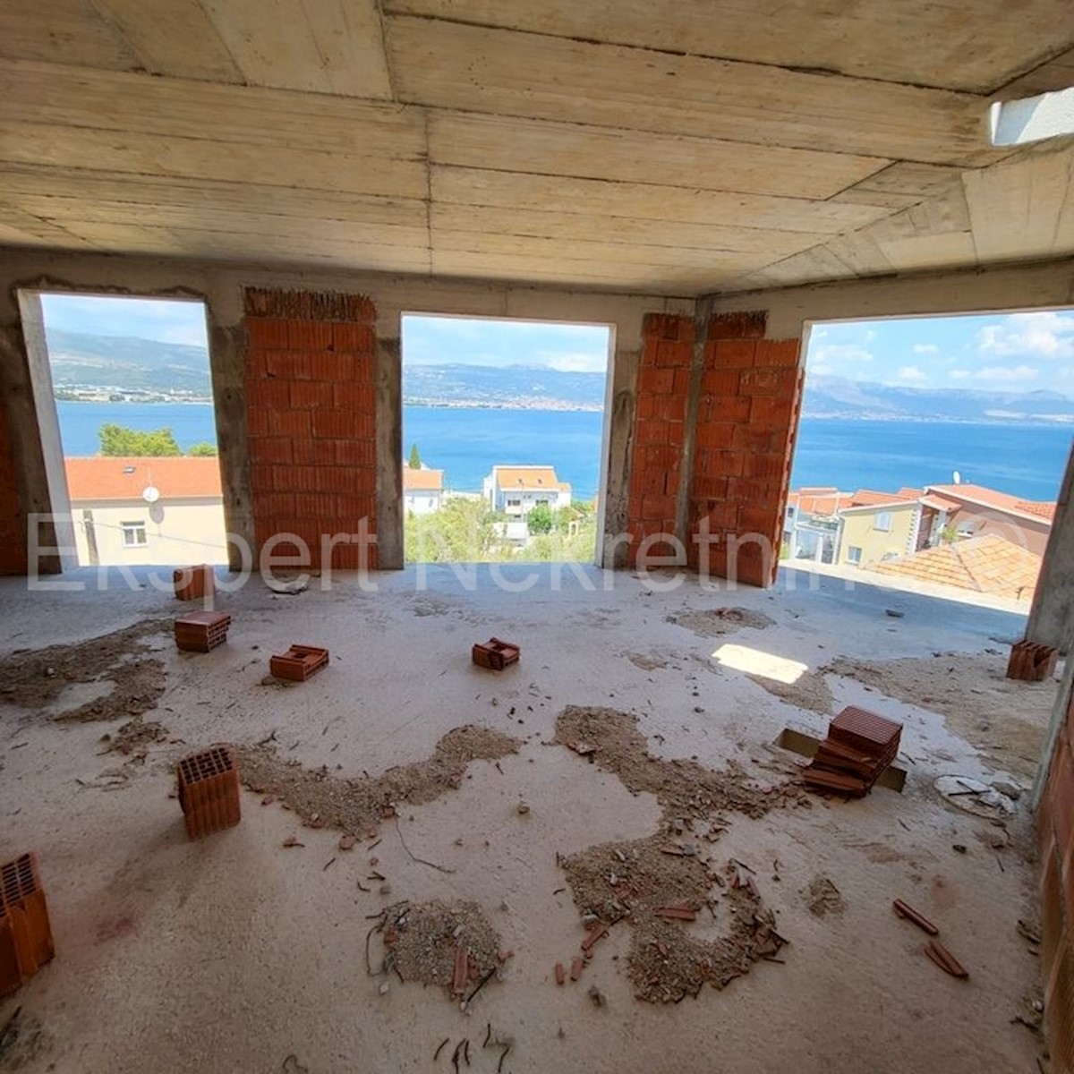 Trogir, Arbanija, casa non finita su 5 piani, 498 m2, vista mare