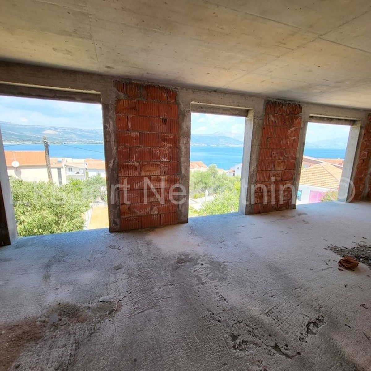 Trogir, Arbanija, casa non finita su 5 piani, 498 m2, vista mare